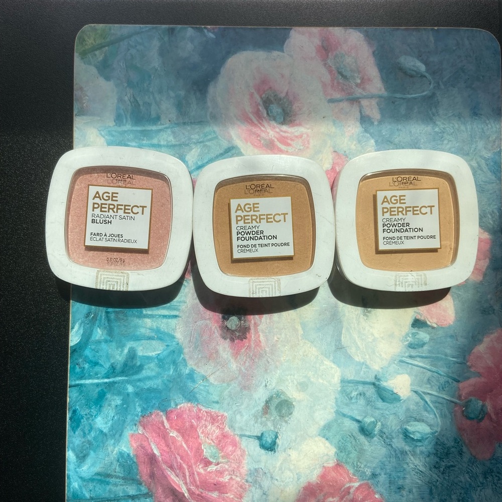 Bundle of three L’Oreal 
Age Perfect creamy powder foundation & Blush